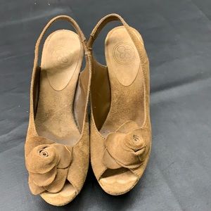 Vintage looking Suede platform sandals
